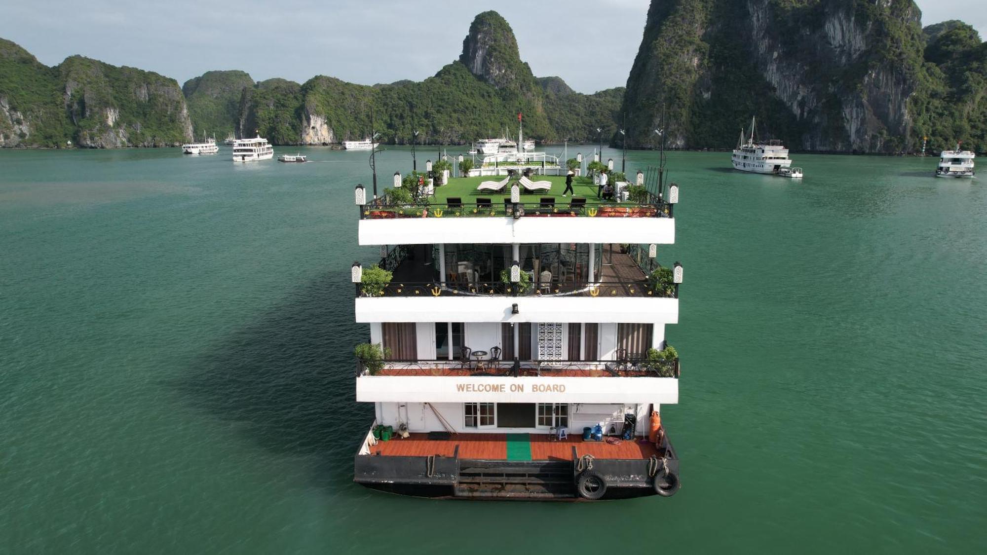 Ha Long Aqua Legend Cruise Hotel Exterior foto
